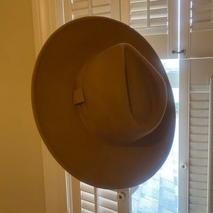 Carly Jean Los Angeles Chelsea Hat